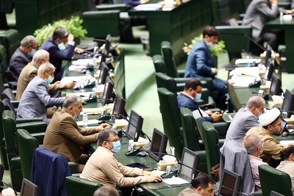 250 برلمانيا إيرانيا لرئيسي: لا تقدموا أي تعهدات في فيينا دون الحصول على ضمانات