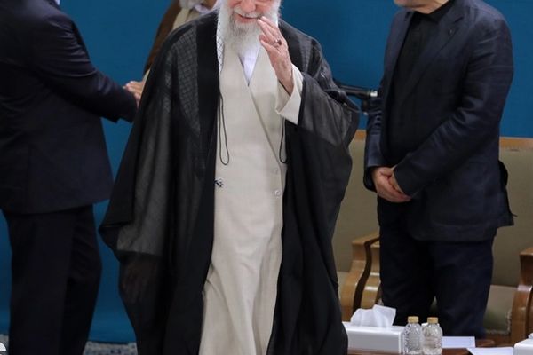 صحيفة "جيروزاليم بوست": الفوضى بعد خامنئي فرصة لأمريكا وإسرائيل لتغيير النظام الإيراني