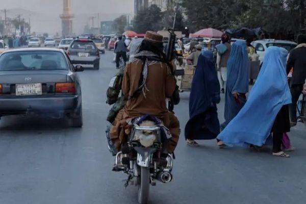 نشطاء إيرانيون وأفغان يطالبون بتجريم التمييز العنصري ضد النساء كجريمة ضد النساء