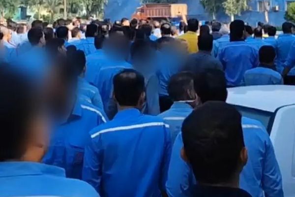 إضراب عمال شركة الحديد والصلب الإيرانية لليوم الثامن على التوالي