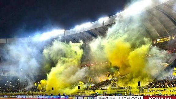 جریمه ۳۰ هزار دلاری سپاهان بهدلیل پرتاب نارنجک از سوی هواداران در بازی با شباب الاهلی