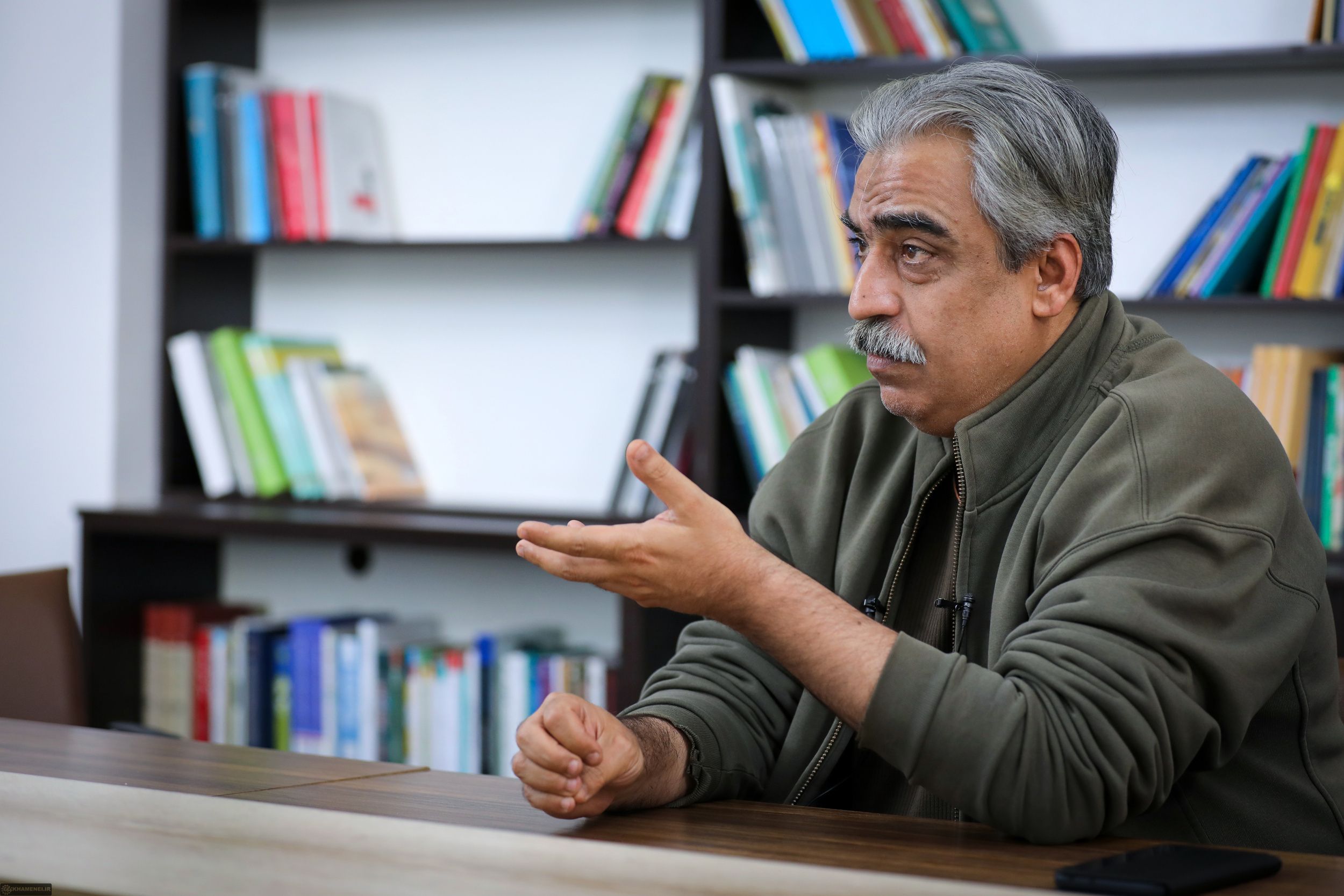 کارشناس صداوسیما: آمریکا برای گرفتن تنگه هرمز جلوی تیم مذاکره‌کننده آب‌نبات انداخته است