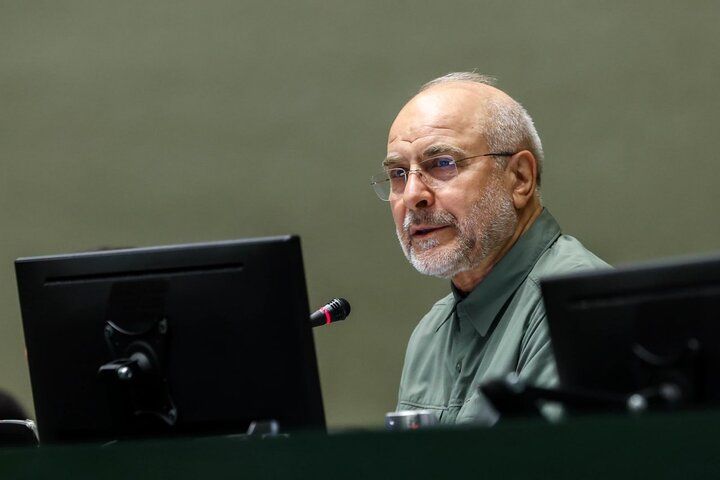 رئيس البرلمان الإيراني: نقف في وجه أمريكا لأننا نرفض الاستسلام وسنواصل الدفاع عن استقلالنا