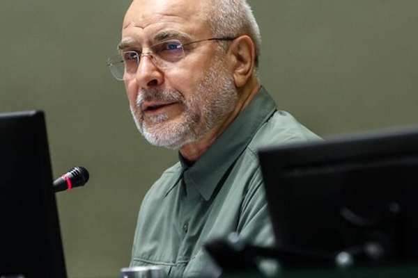 رئيس البرلمان الإيراني: نقف في وجه أمريكا لأننا نرفض الاستسلام وسنواصل الدفاع عن استقلالنا