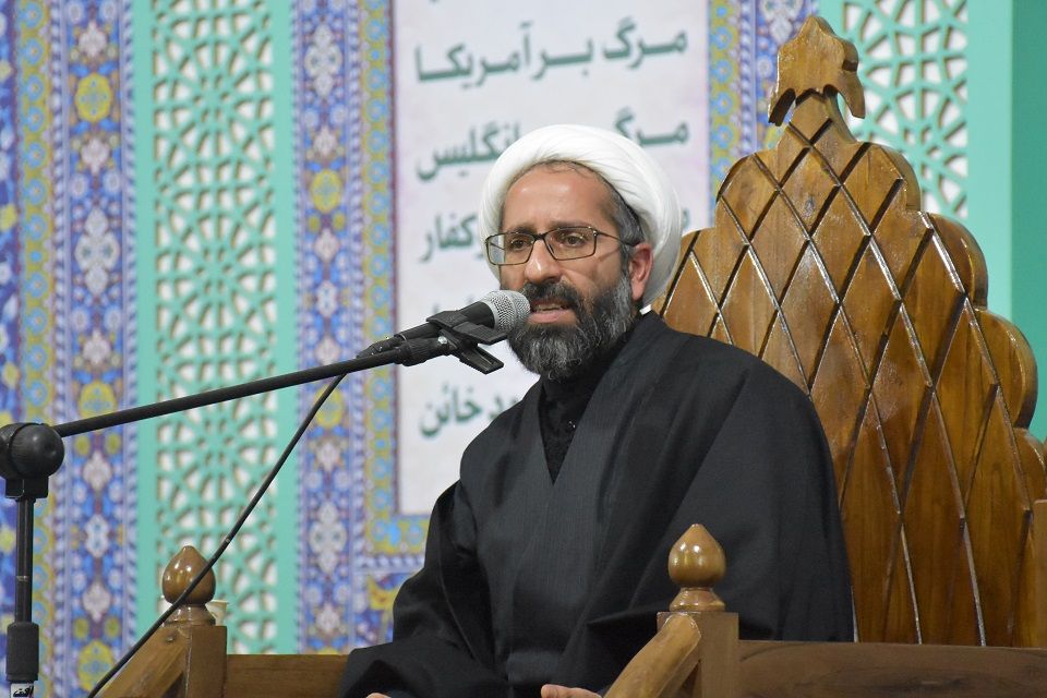 مدرّس بحوزة "قم" العلمية: لا يمكن مواجهة "العدو" في ظل عدم ارتداء الحجاب وانعدام العفة