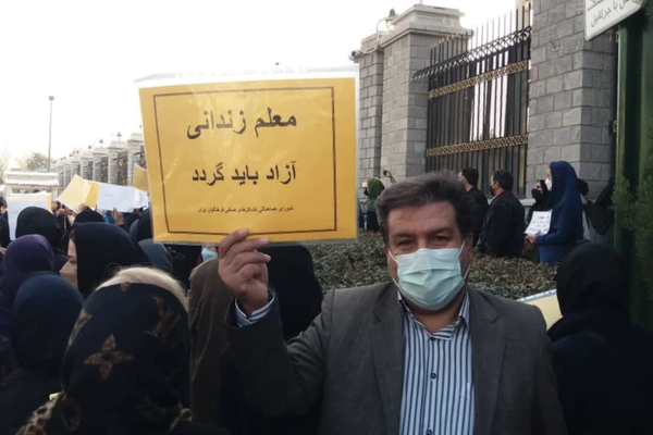 معلمون إيرانيون يضربون عن الطعام.. تضامناً مع زملائهم المعتقلين
