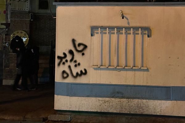 فشار ماموران حکومت به کسبه برای تحویل حافظه دوربینهای مداربسته