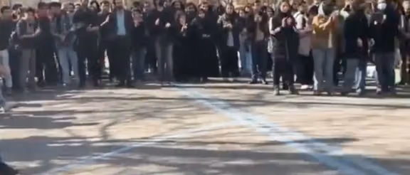 A photo of students gathered at the University of Tehran on February 15, 2025, protesting the killing of their colleague by thieves.