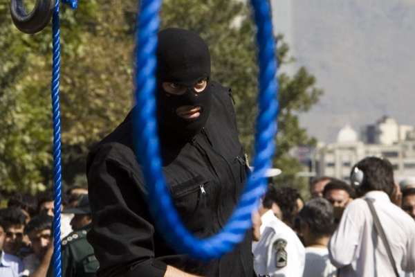 سجينات سياسات في إيران: النظام لن يرهب الشعب بالإعدام.. ومآله إلى زوال