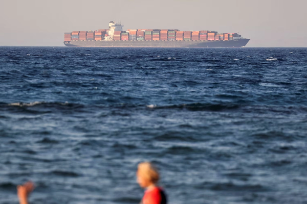 شركة شحن سنغافورية تنكر صلتها بـ"إيران" بعد عقوبات أمريكية