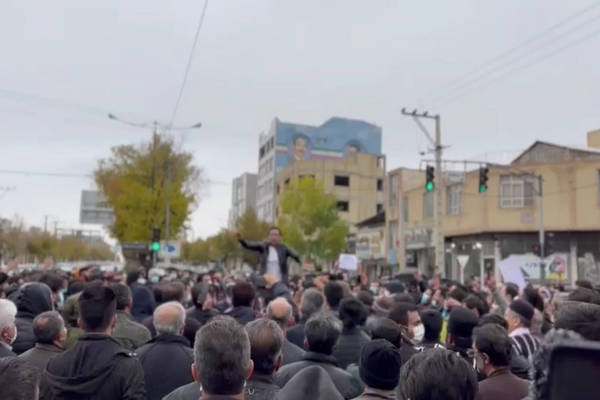 المحتجون على شح المياه في شوارع جنوب غربي إيران لليوم الثاني على التوالي
