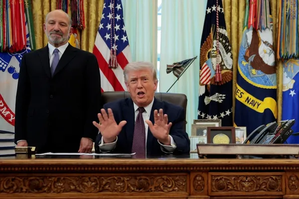 ترامپ: کشورهایی که به تنگه هرمز نیاز دارند پس از جنگ میتوانند امنیت خود را تامین کنند