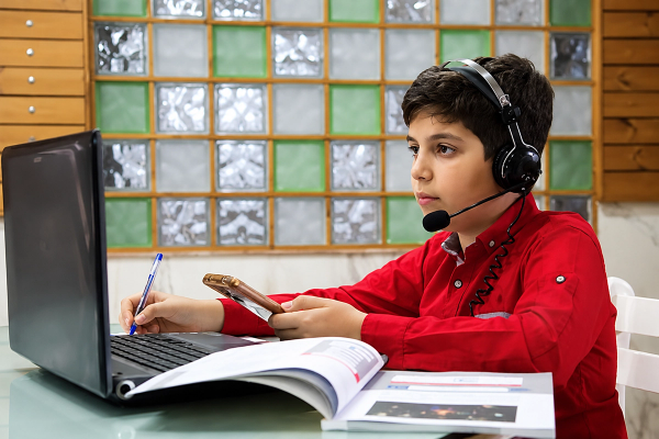 Iranian parents enroll children in foreign online schools, defying ministry warnings