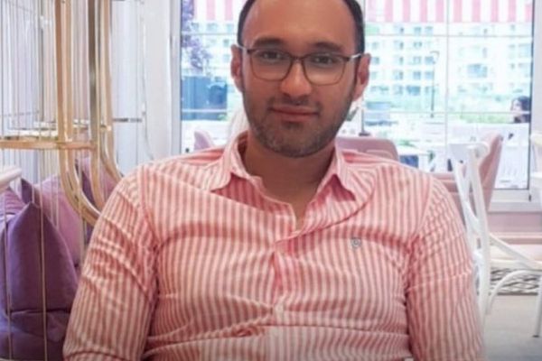 سجناء سياسيون في إيران ينددون بتعذيب ناشط سابق وبثّ اعترافاته القسرية