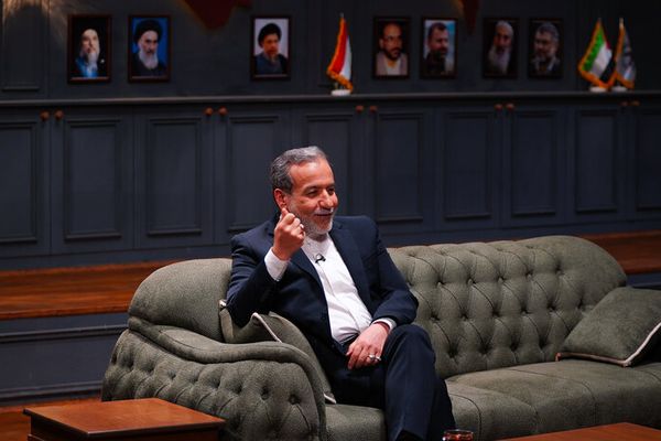 الفصائل المسلحة على حدود دمشق.. وعراقجي يرى "من المبكر" اتخاذ قرار بشأن سوريا