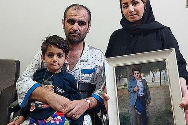 إعلام مقرب من مجلس الأمن القومي الإيراني يطالب بـ"القسوة" مع عائلة الطفل المقتول بيرفلك