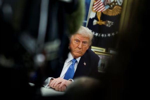 مستشار رئاسي سابق يحث الرئيس الإيراني على اغتنام الفرصة والتفاوض مع ترامب