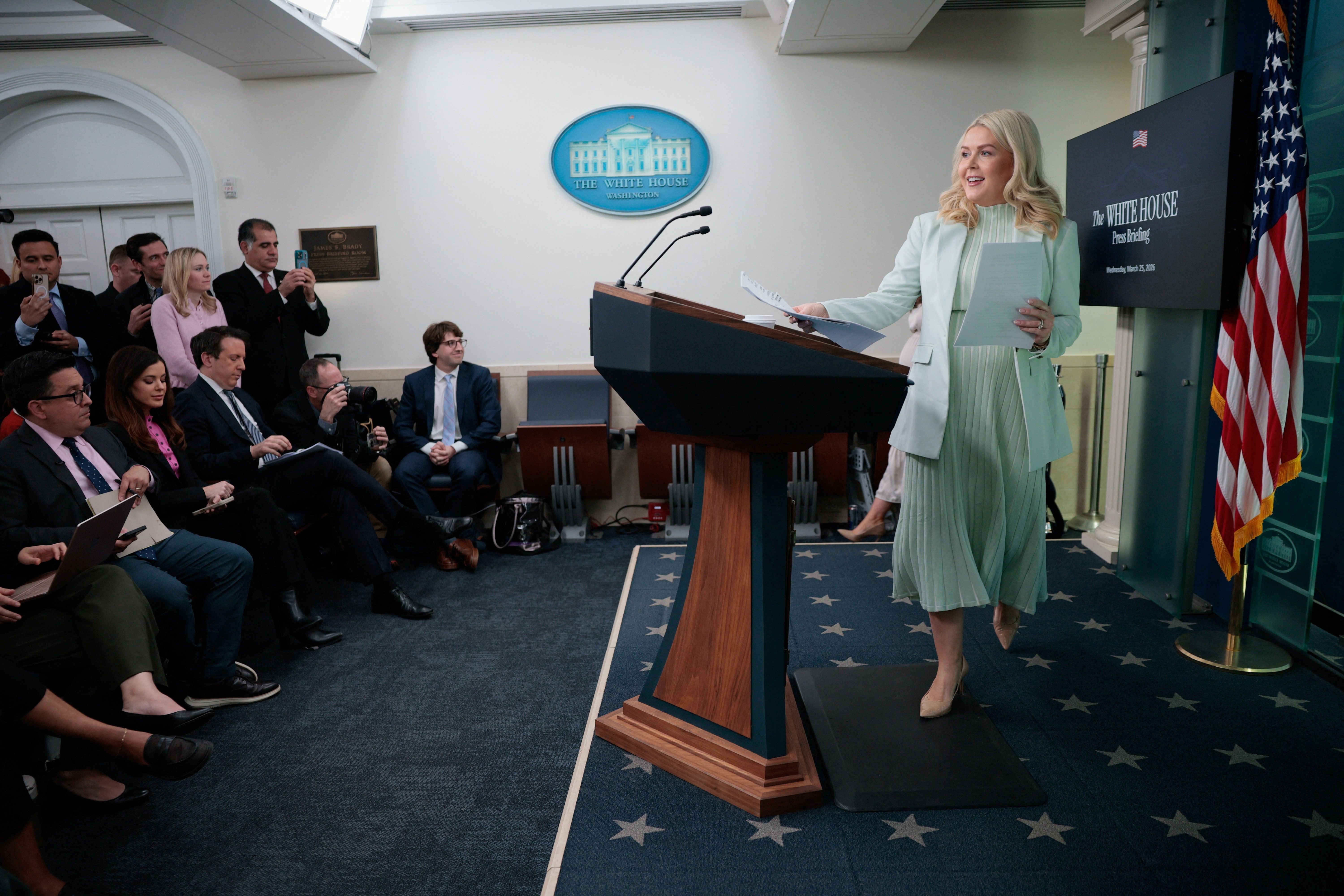 سخنگوی کاخ سفید: ترامپ فردی را برای رهبری ایران می‌خواهد که «مرگ بر آمریکا» نگوید