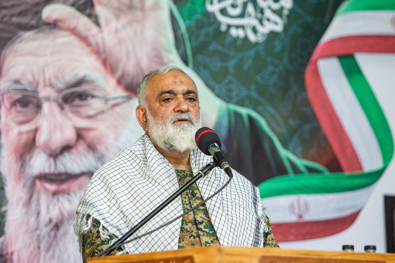 مشاور فرمانده کل سپاه: مراکز موشکی با وجود بمباران&zwnj;های سنگین هیچ آسیبی ندیده&zwnj;اند
