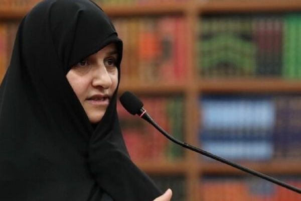 موقع إيراني: زوجة الرئيس تتدخل في شؤون الحكومة و"تغضب" المرشد خامنئي