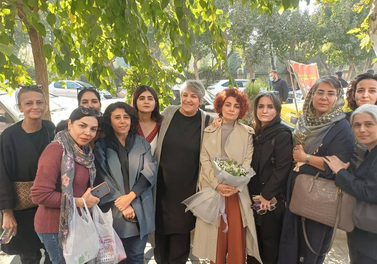 آتش شاکرمی،‌ خاله نیکا شاکرمی، از اجرای حکم شلاق خود خبر داد