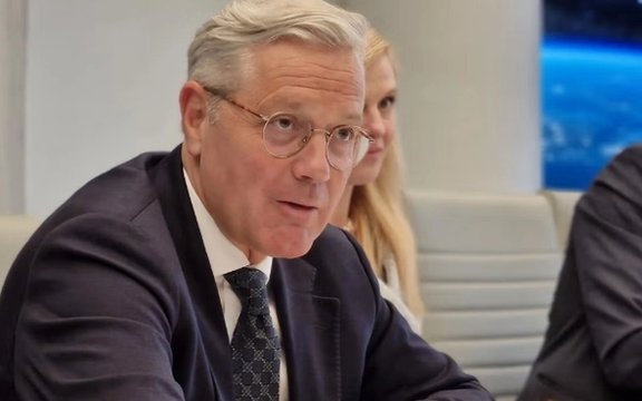 برلماني ألماني: حان الوقت للوقوف علنًا إلى جانب الشعب الإيراني