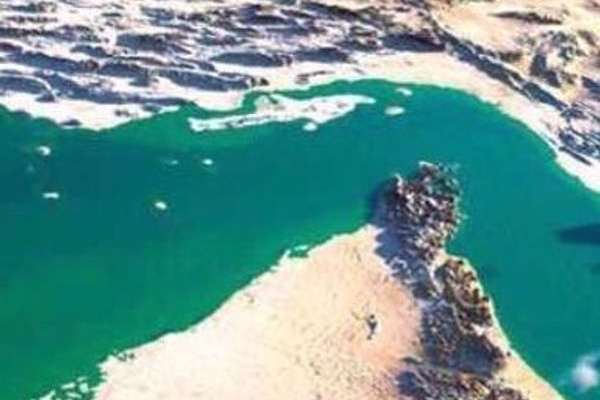 ادعاءات إيرانية بتحذير غواصة أميركية من العبور في مضيق هرمز.. وواشنطن: ادعاء كاذب