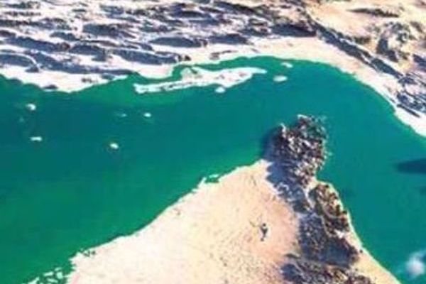 ادعاءات إيرانية بتحذير غواصة أميركية من العبور في مضيق هرمز.. وواشنطن: ادعاء كاذب