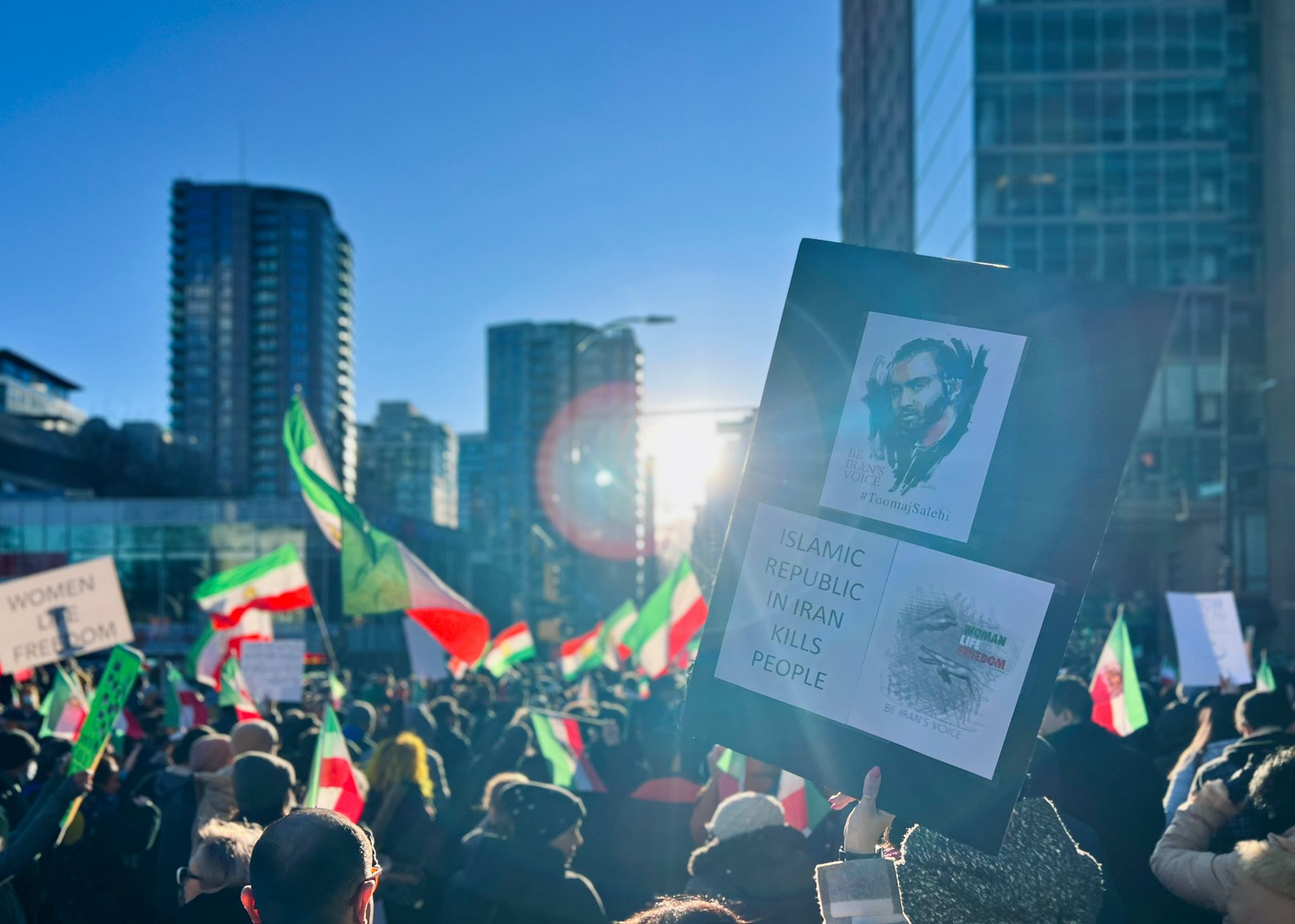 تجمع‌های جهانی برای تروریستی اعلام کردن سپاه و آزادی شهروندان فرانسوی در ایران