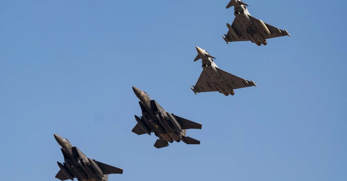 Bipartisan lawmakers say Congress should not tie Trump’s hands on Iran