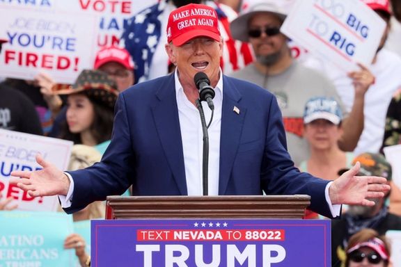 دونالد ترامپ در حال سخنرانی در میان هواداران کارزار انتخاباتی خود، لاس وگاس، ۲۰ خرداد
