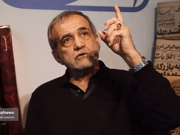 Iran can't be forced into talks through threats, Iran president tells Egypt