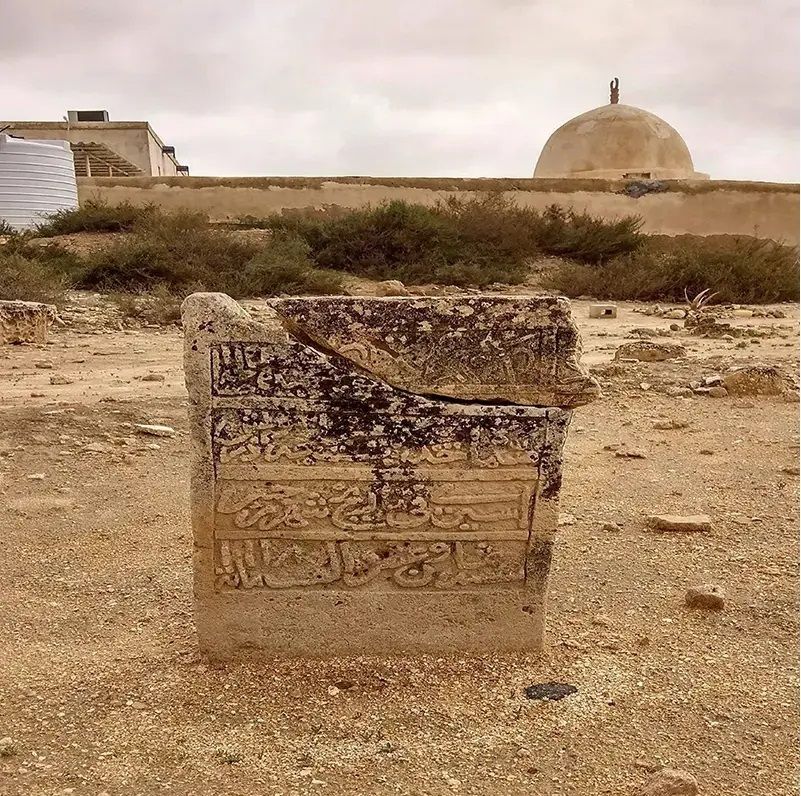 میراث فرهنگی قشم: از قاچاق ۵۰ سنگ قبر قدیمی به قطر اطلاعی نداریم
