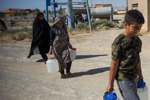 برلماني إيراني: أهالي الفلاحية يشربون مياه صرف صحي.. والحياة لا تطاق