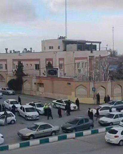 الأجهزة الأمنية الإيرانية تغلق مقبرة "أراك" تزامناً مع مراسم أربعينية قتلى الاحتجاجات