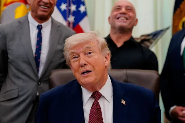 ترامپ: ایران مذاکره خواهد کرد، در غیر این صورت با مشکلات بیسابقه روبهرو میشود