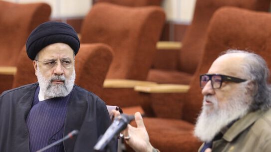 رئیسی در دیدار دستاندرکاران جشنواره فیلم فجر: دولت مردمی آماده همکاری با هنرمندان است