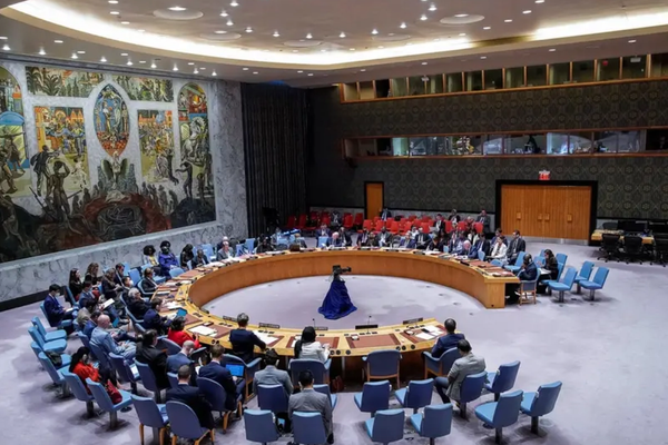 بريطانيا وأميركا تدعوان الأمم المتحدة إلى منع إيران من إرسال الصواريخ إلى الحوثيين