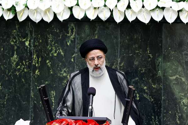 Conservative Figures Warn Raisi About Losing Public Trust