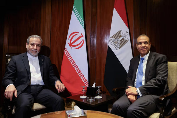 اتصالات مصرية مع إيران والوكالة الدولية للطاقة الذرية لخفض التوتر