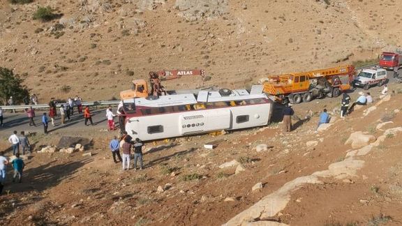 انجمن صنفی روزنامهنگاران تهران علیه مسببان واژگونی اتوبوس خبرنگاران محیط زیست شکایت کرد