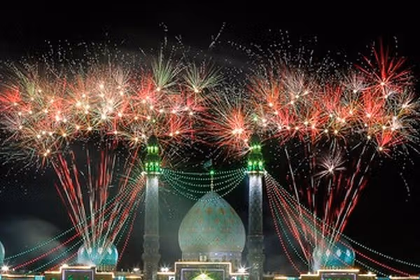 مقام سابق دولت درباره جشن حکومتی در خیابانها: رقص و پایکوبی میکنند، دل خجستهای دارند