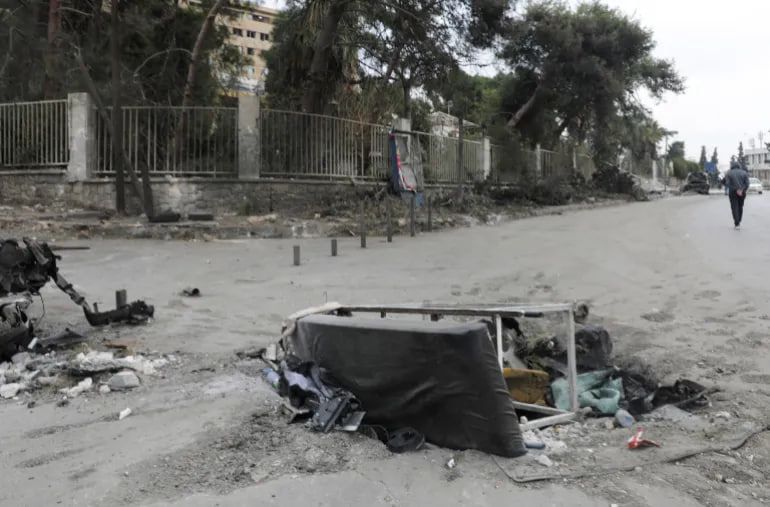 تخت بیمارستان دانشگاه حلب که بر اثر حملات آسیب دیده است