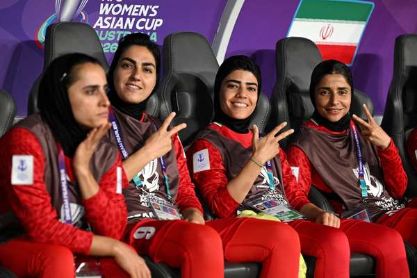 جمهوری اسلامی با فشار بر خانواده بازیکنان تیم ملی زنان دنبال بازگرداندن آنهاست