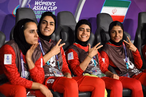 جمهوری اسلامی با فشار بر خانواده بازیکنان تیم ملی زنان دنبال بازگرداندن آنهاست