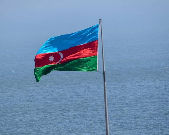 النظام الإيراني يفرج عن مواطنة أذربيجانية متهمة بالتجسس ويسلمها لباكو