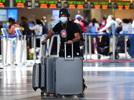 آمریکا سطح محدودیتهای کرونایی سفر به ۱۱۰ کشور را کاهش داد