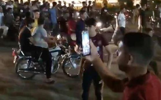 منابع محلی: قطعی اینترنت موبایل در شهرهای خوزستان تا صبح یکشنبه همچنان ادامه دارد