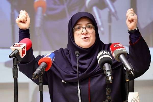 الحكومة الإيرانية: الدولار يرتفع بسبب السلوكيات العاطفية في السوق