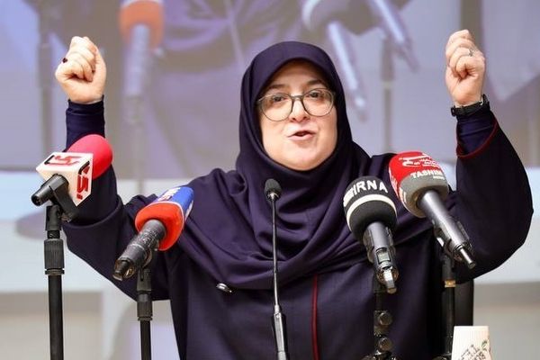 الحكومة الإيرانية: الدولار يرتفع بسبب السلوكيات العاطفية في السوق